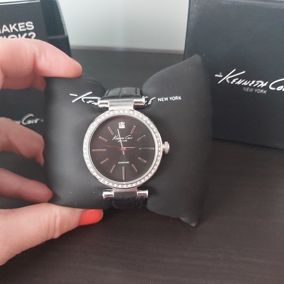 Gorgeous women Kenneth Cole watches - Picture 6 of 6